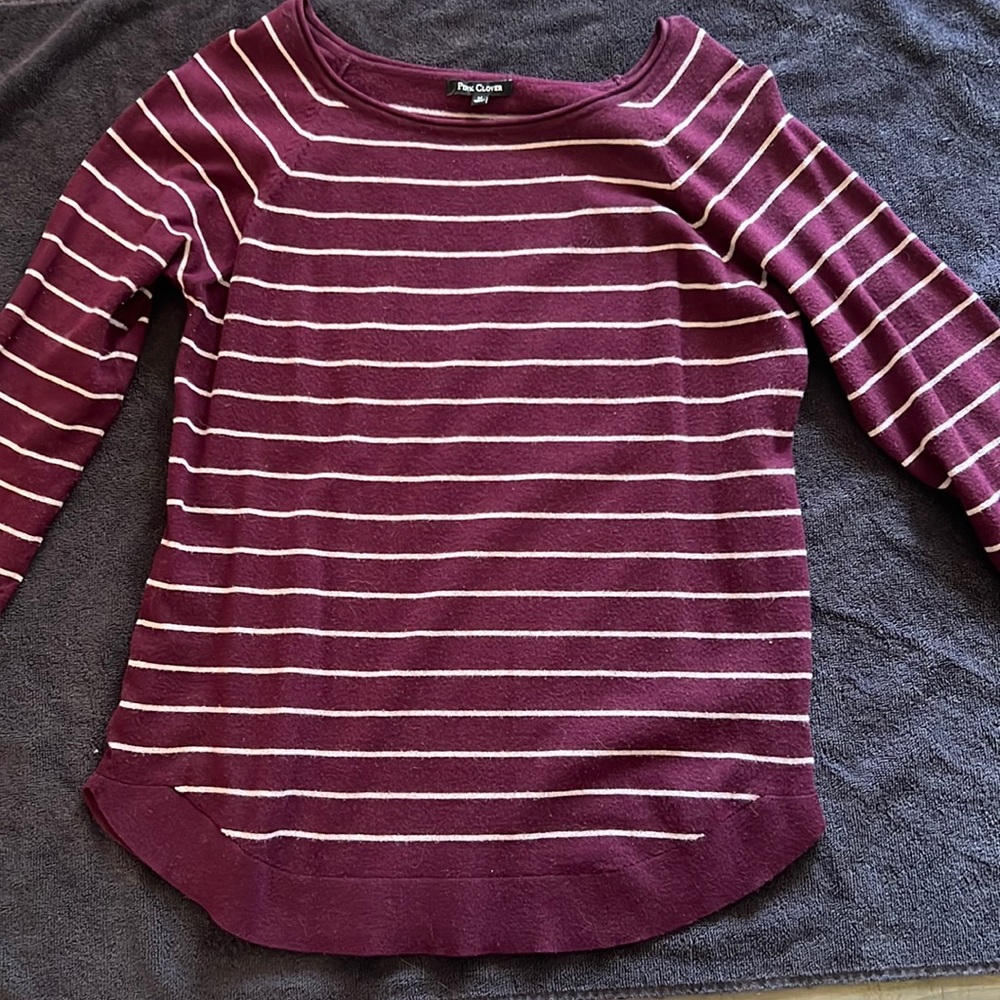 Maroon sweater